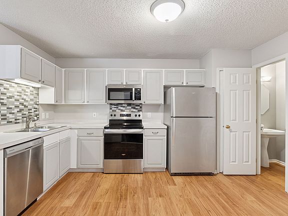 New stove, mircowave and refrigerator