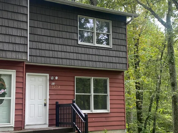 1273 Chateau Dr, East Stroudsburg, PA 18302