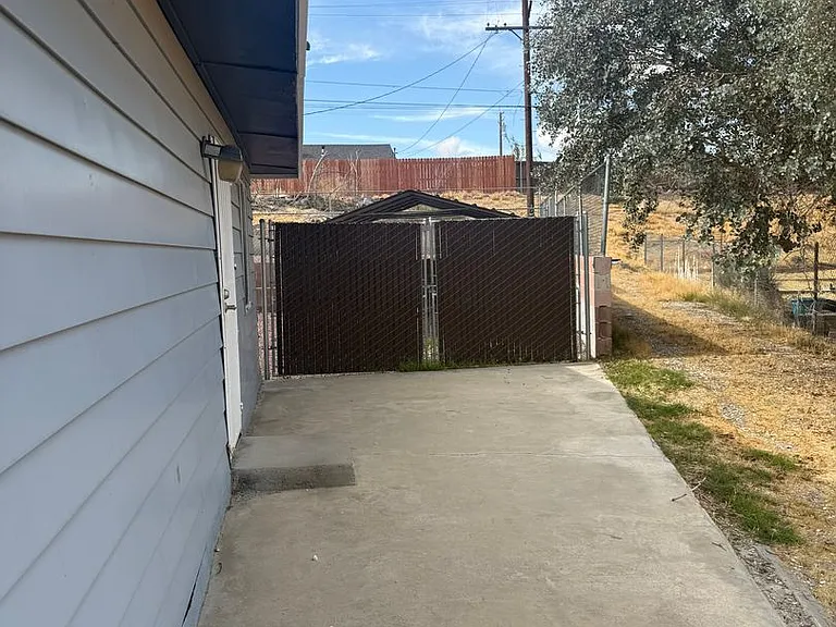 200 E Elizabeth St — Photo 17