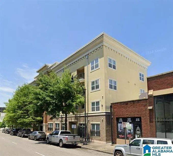 2 bed, 2.0 bath, 1021 sqft, $1,900 — Photo 2
