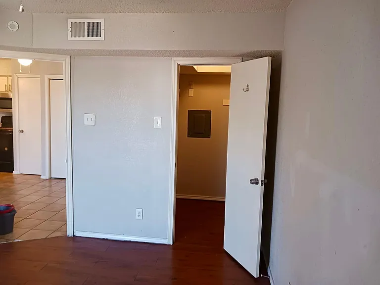 9520 Royal Ln #305A — Photo 8