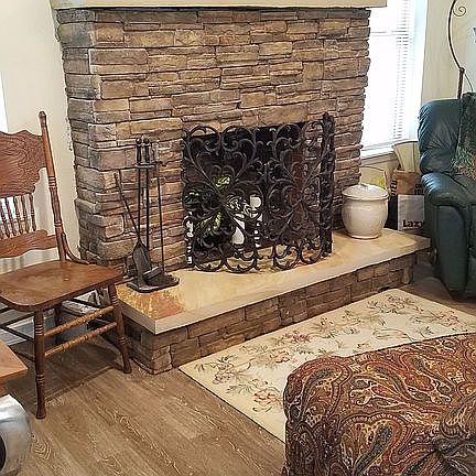 Living Room/Fireplace