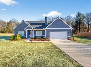 179 Whispering Creek Trl, Hartwell, GA 30643