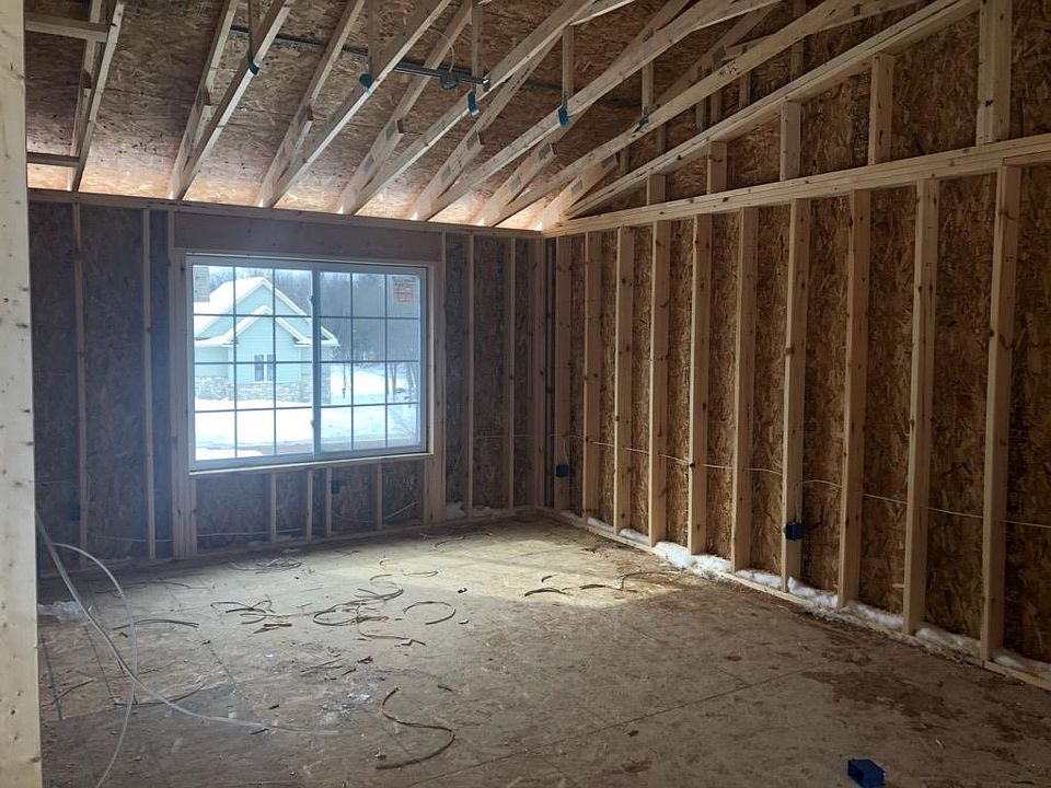 2nd image of 809 Fairway Dr