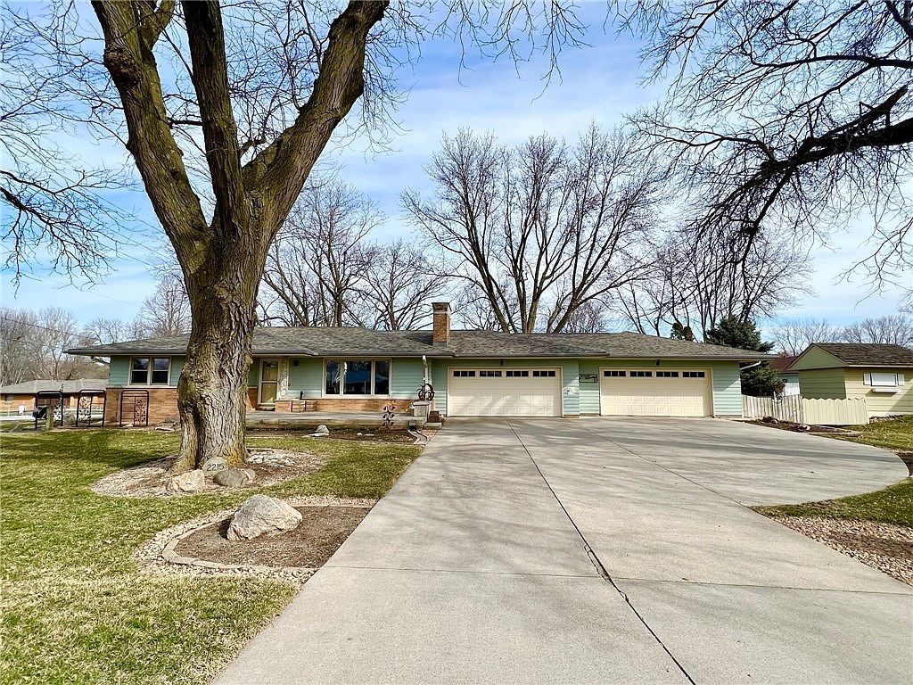 2215 Ashworth Rd, West Des Moines, IA 50265 Zillow