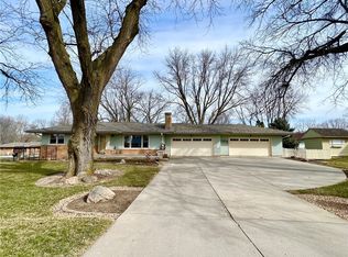 2215 Ashworth Rd, West Des Moines, IA 50265