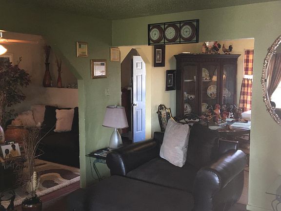 3rd image of 2937 E Auburn St