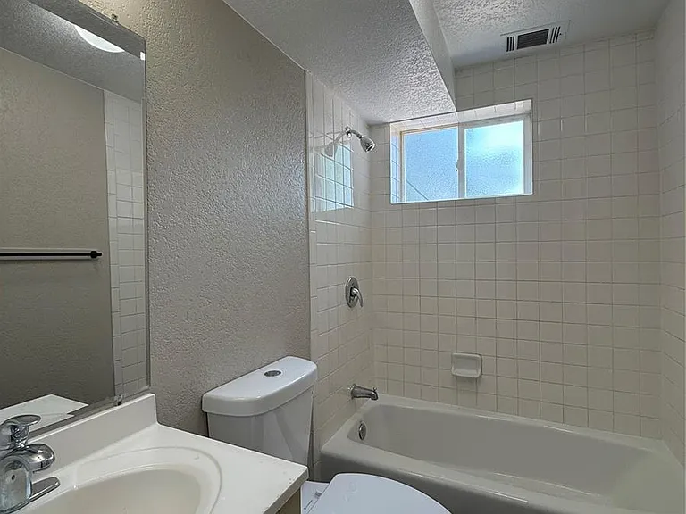 1183 Clinton St — Photo 9