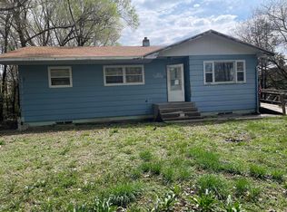 304 Henry Ave, Oacoma, SD 57365
