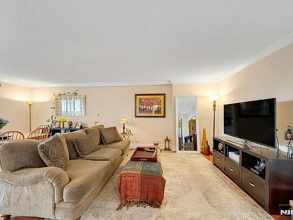 5th image of 300 Winston Dr #C0214