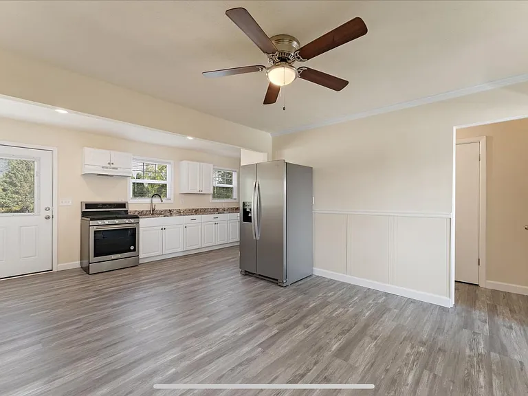 2458 Marshall Dr — Photo 7