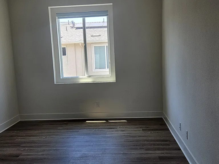 Reverse Master BR pic from private Master Bath