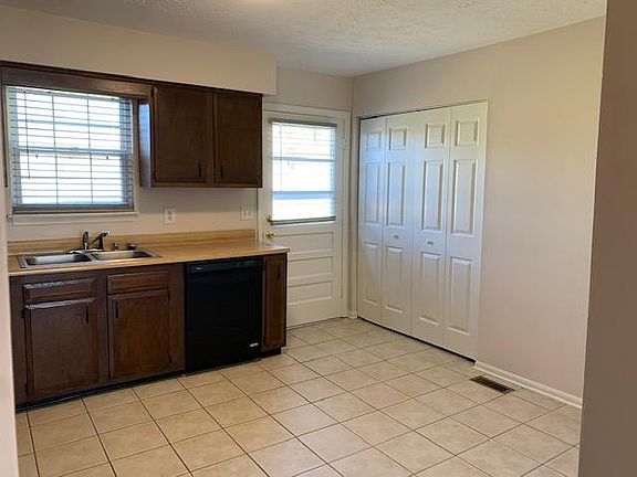 4th image of 514 Shenandoah Dr