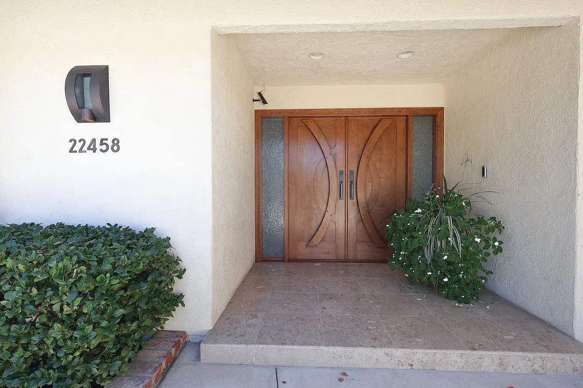3 bed, 2.0 bath, 2067 sqft, $6,995 — Photo 2