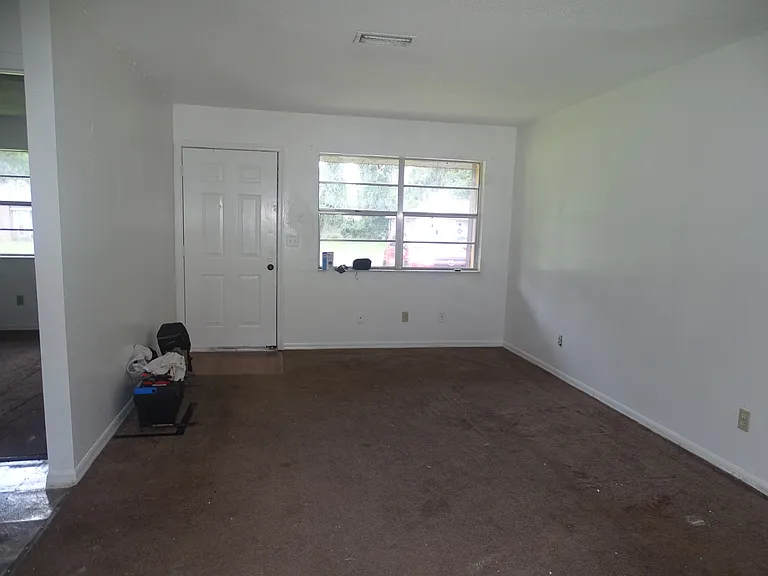 123 SE Bracken Way #102 — Photo 3
