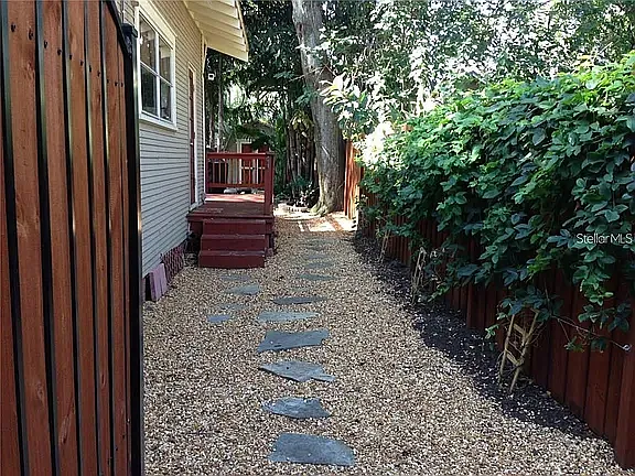 909 E Shadowlawn Ave — Photo 10