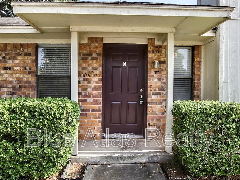 916 Hilltop Dr #B — Photo 2