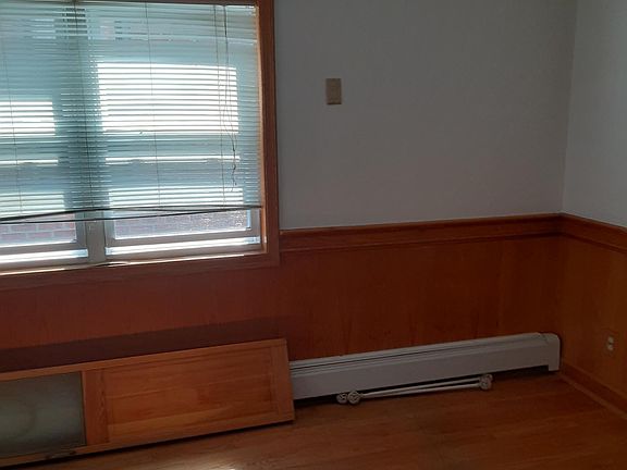 5th image of 10220 Corona Ave