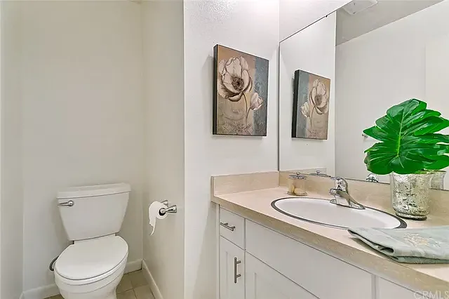 1054 Rolling Hills Dr — Photo 9