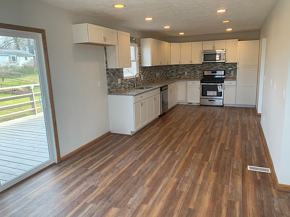 4th image of 1745 Emery Dr