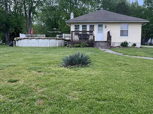 2 S Leonard Ave, Du Quoin, IL 62832
