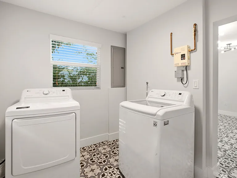 7121 SW 63rd Ave — Photo 26