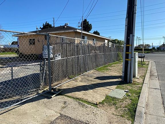 3rd image of 2607 E Vineyard Ave