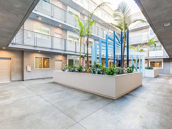 4th image of 11721 Runnymede St #207
