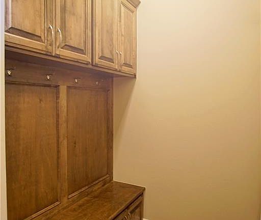 5th image of 3136 Midland Valley St