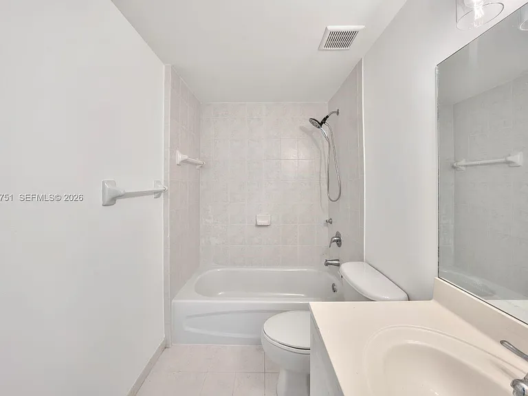 215 SW 42nd Ave #507 — Photo 11