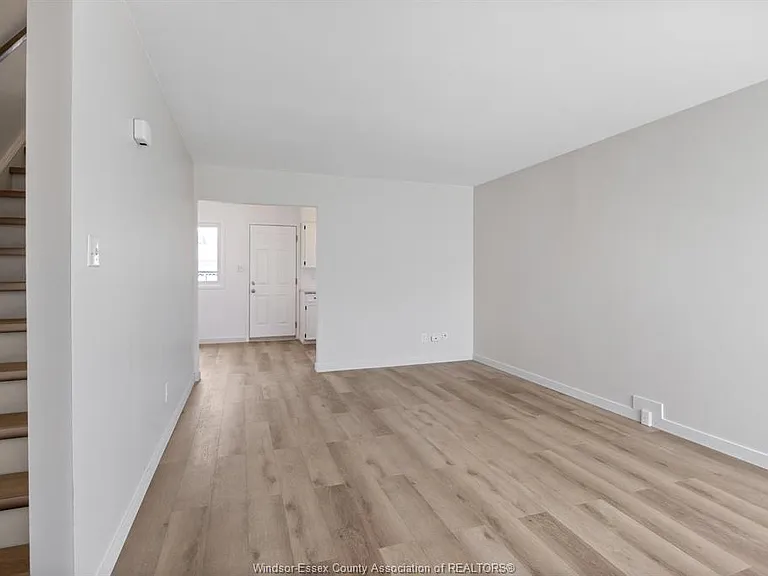 328 Fryer St — Photo 7