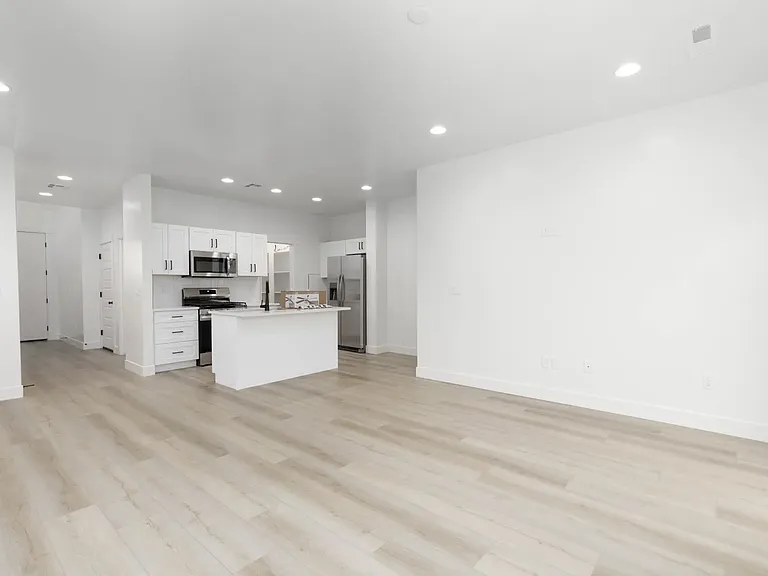 2862 W 500 N — Photo 11