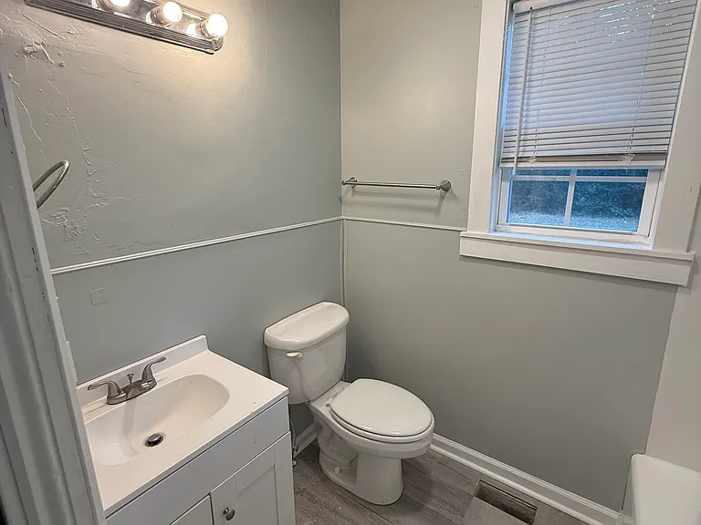 5609 Hollytree Dr — Photo 12