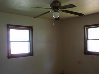 4th image of 912 W 32nd Ave