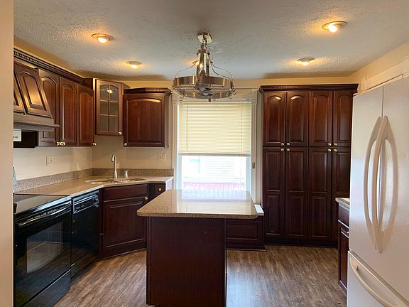 Beautiful updated kitchen with granite countertops