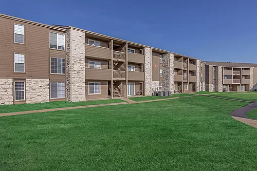 Cobblestone Apartments Photo 1