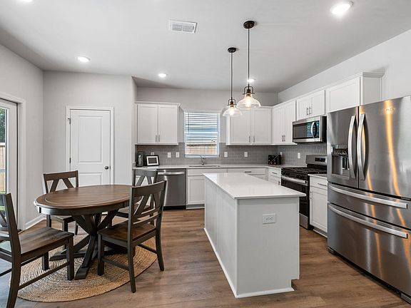 5th image of 732 Meadowbrook Ln