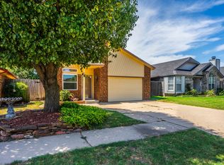 2143 S Robinson Ave, Moore, OK 73170