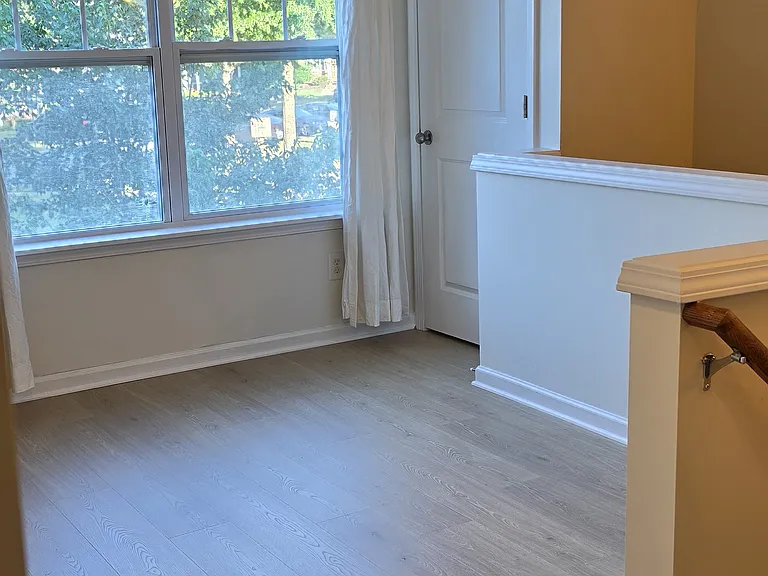 ADDITIONAL SITTING AREA (UPPER)