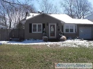 17 Drake Ln, Kings Park, NY 11754