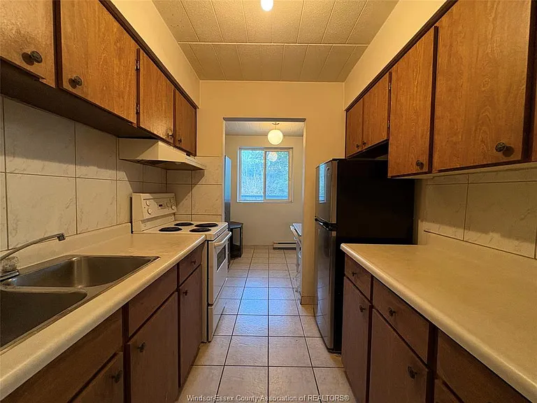 3044 Sandwich St #302 — Photo 7