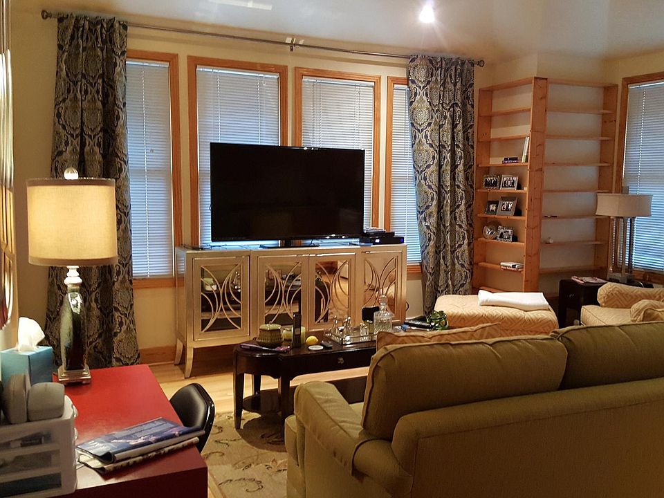 Living Room w/Recess Lighting, Tons of Windows!