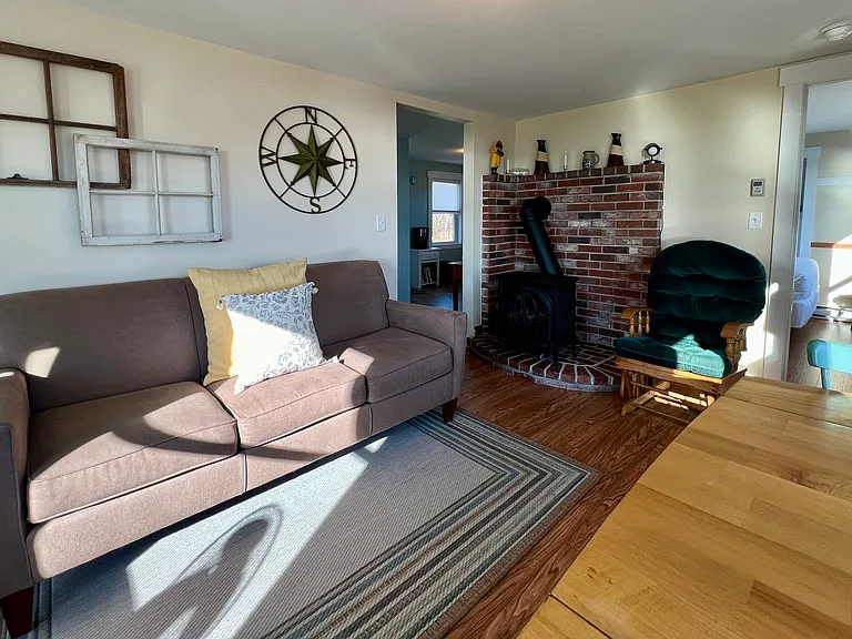 39 Leeman Rd — Photo 8