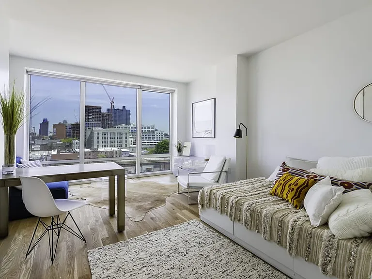 22-22 Jackson Ave #909 — Photo 1