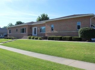 923 Elmridge Dr, Cedar Falls, IA 50613