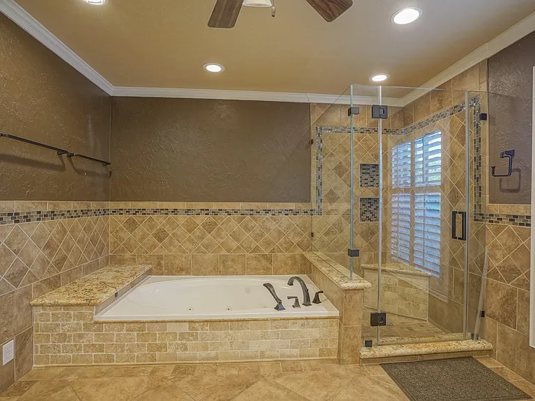2108 Lakeway Dr — Photo 36