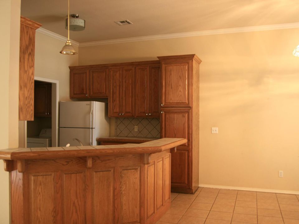 1st image of 2631 Silvertree Dr