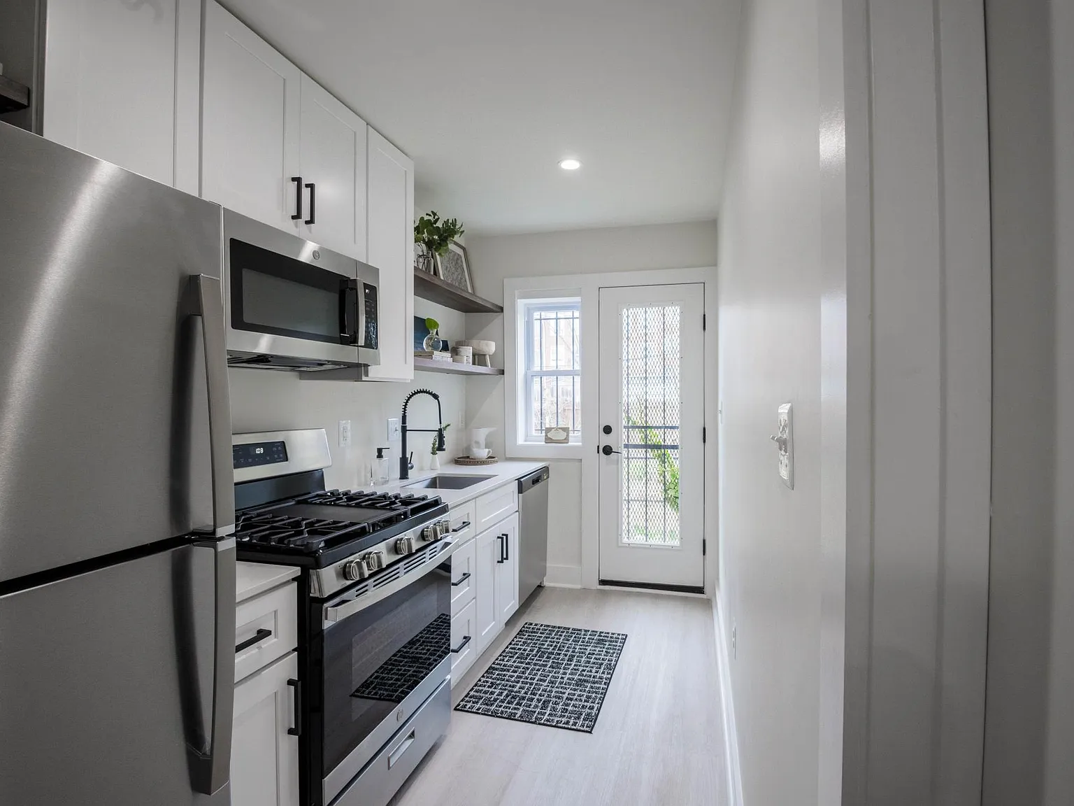 1822 I St NE — Photo 2
