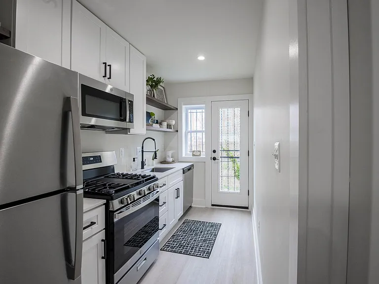 1822 I St NE #3 — Photo 2