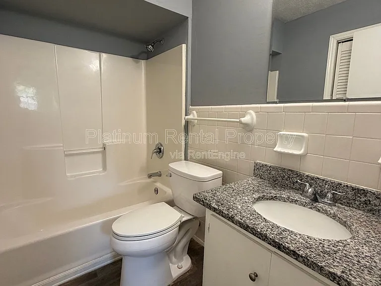 1512 Waverly Way #D-2 — Photo 8
